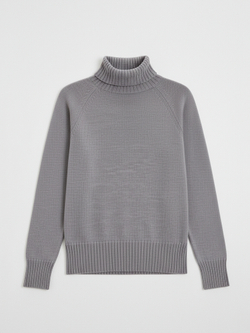 Свитер с высокой горловиной в рубчик