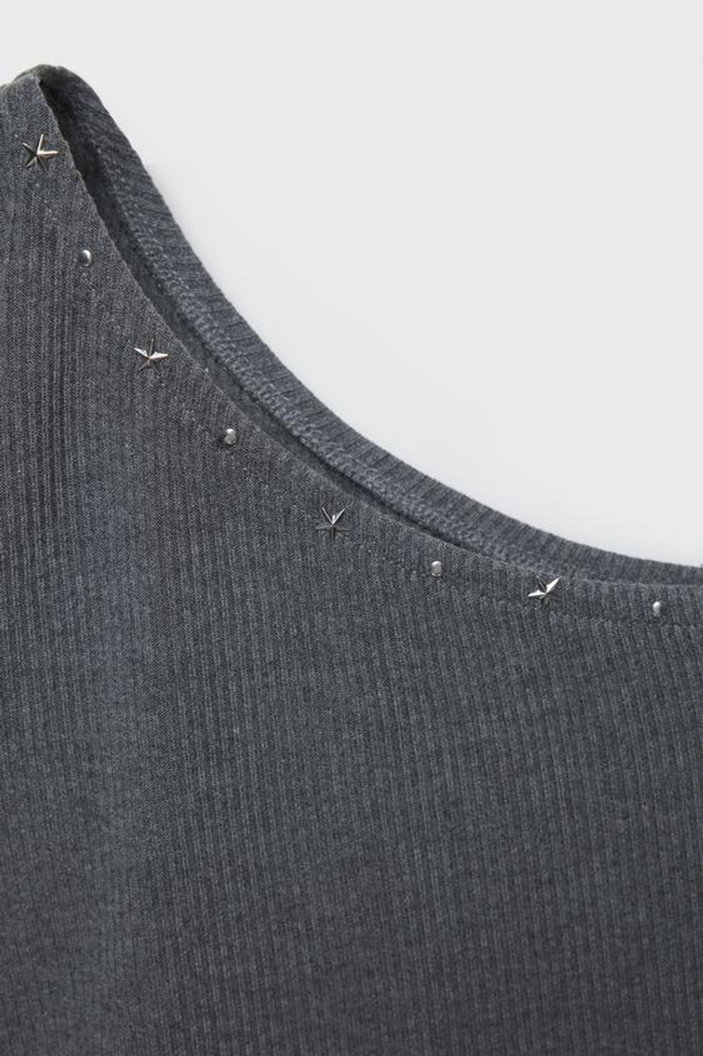 ZARA АСИММЕТРИЧНЫЙ ТОП С ЗАКЛЕПКАМИ, АНТРАЦИТОВО-СЕРЫЙ