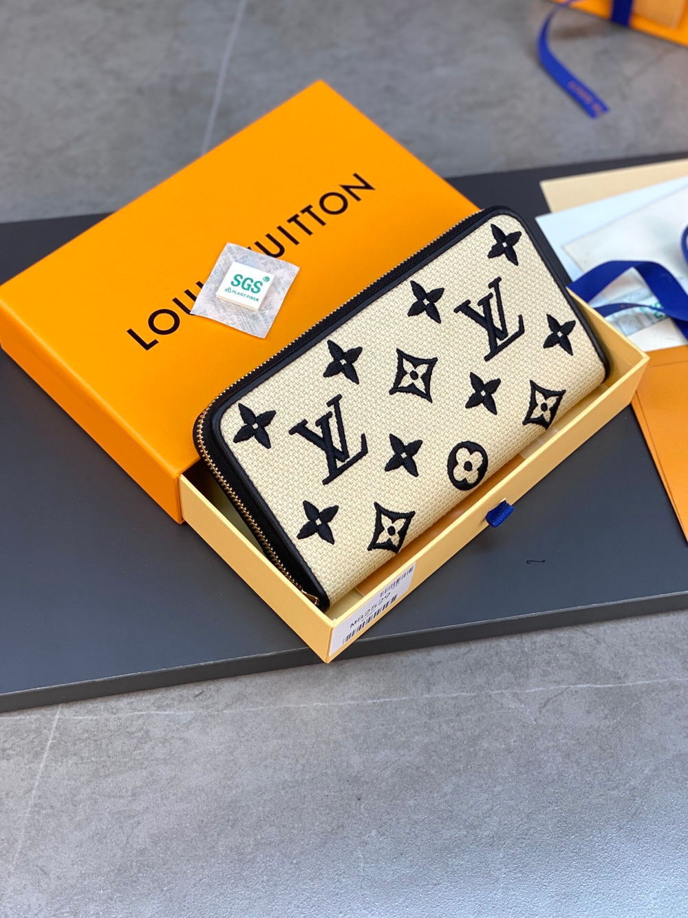 Louis Vuitton Zippy Wallet