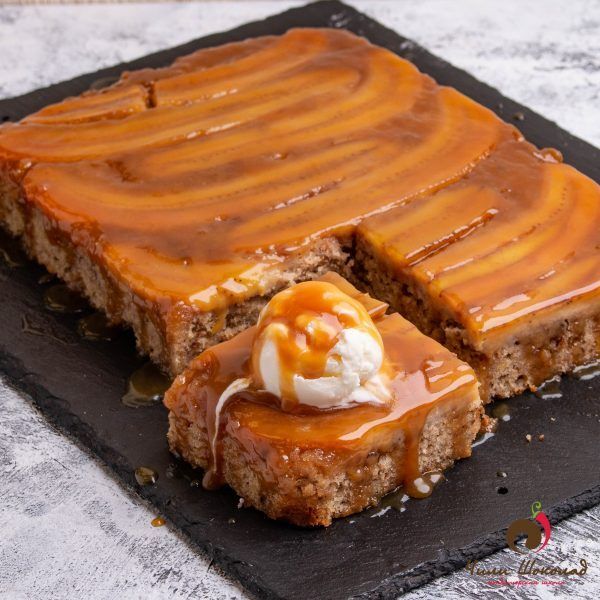 БАНАНОВЫЙ ПИРОГ-ПЕРЕВЕРТЫШ С РОМОМ И КАРАМЕЛЬЮ