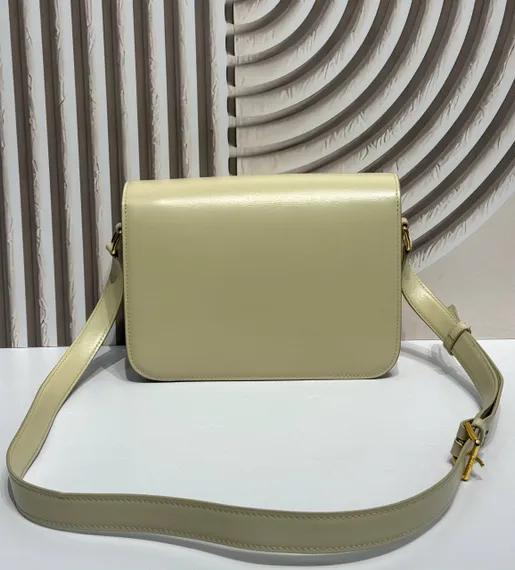 Сумки CELINE CLASSIQUE TRIOMPHE из блестящей кожи