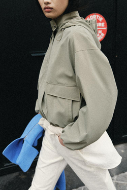 ZARA ПРОРЕЗИНЕННАЯ КУРТКА С КАПЮШОНОМ, ХАКИ