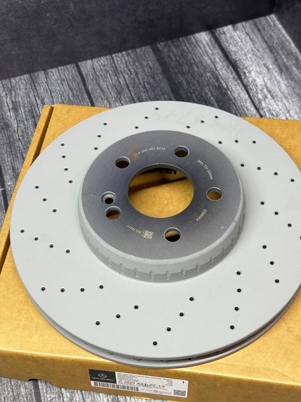 Тормозной диск передний Mercedes-Benz A0004212712