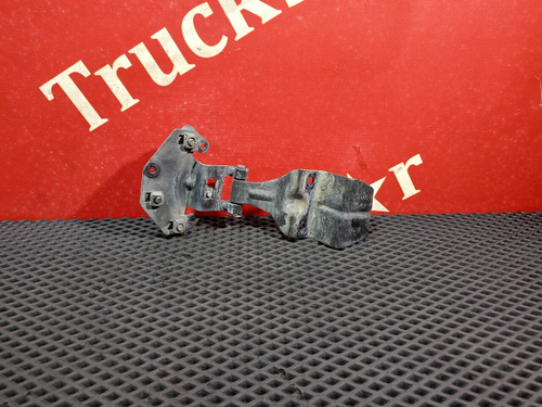 Петля капота