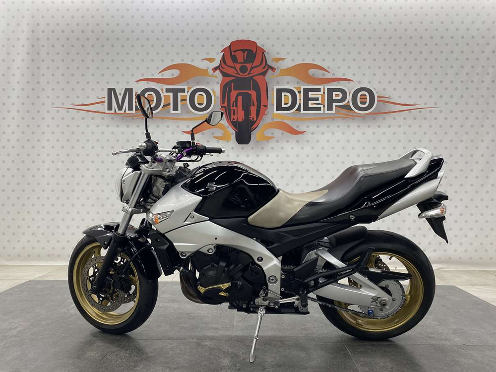 Suzuki GSR400 2006
