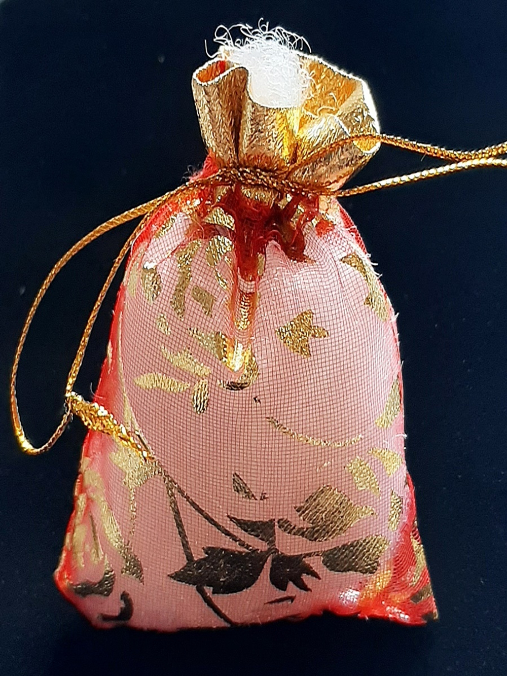 Мешочек органза с розами 7х9 см. Красный