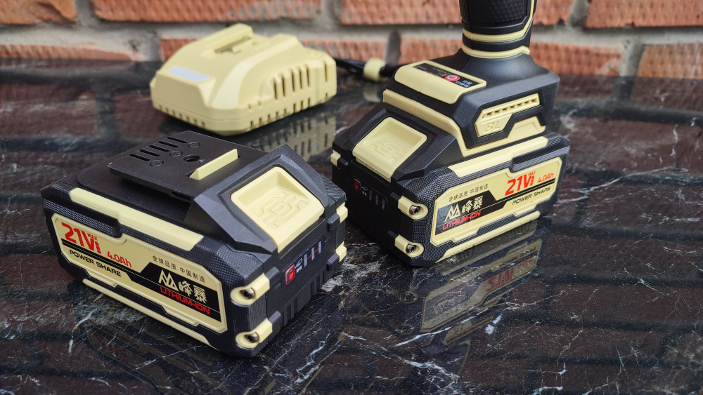 Зaклепoчник Feng Bao