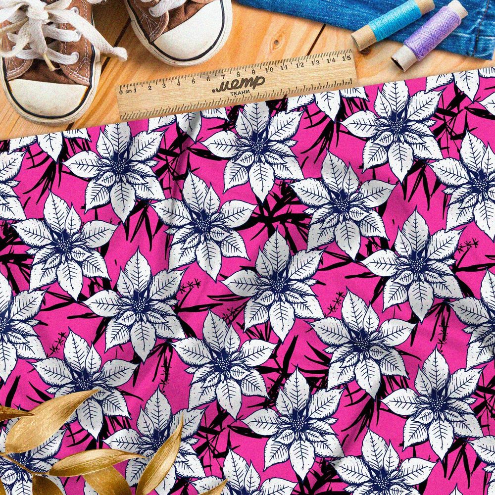 Ткань лён эскизы белых цветов на розовом фоне