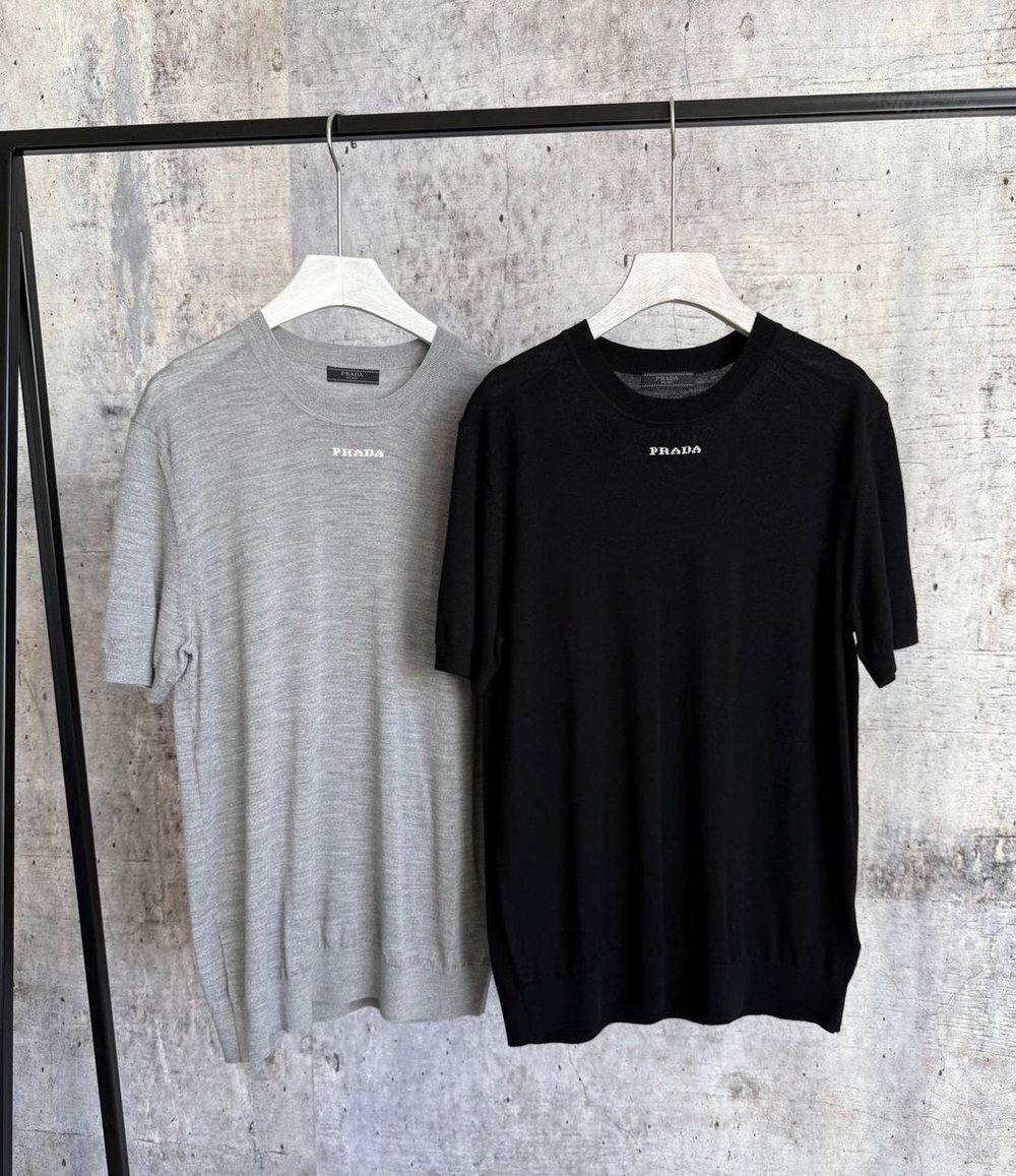 Футболка Prada