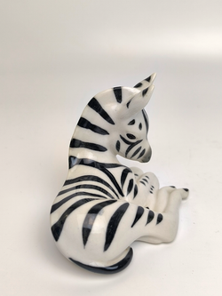 Фарфоровая статуэтка "Зебренок лежащий" ЛФЗ