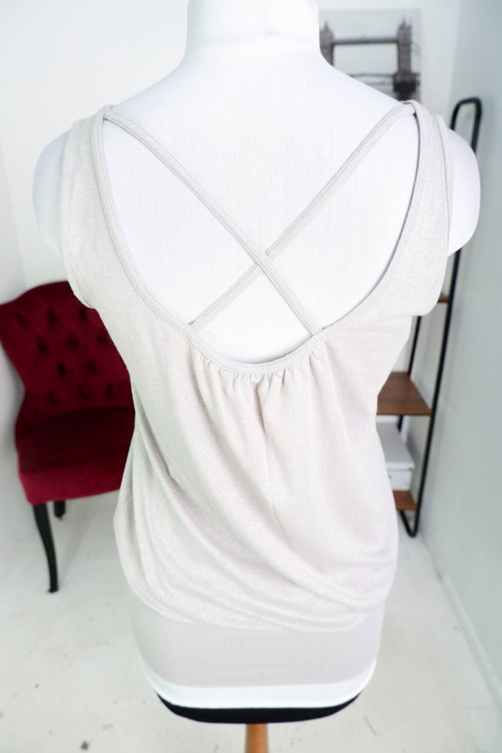 Топ Oggi блестящий, визуально на 48 размер