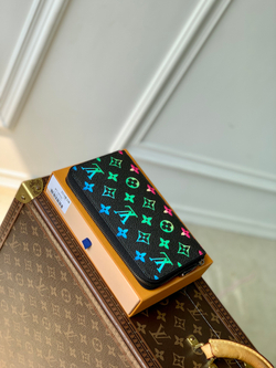 Louis Vuitton Zippy Wallet