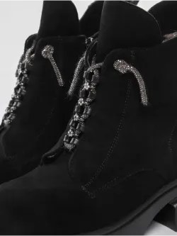 Зимние ботинки на высокой платформе