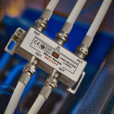 Делитель ТВх3 под F-разъем, 5-1000МГц, Silver (4 F-разъема в комплекте) REXANT