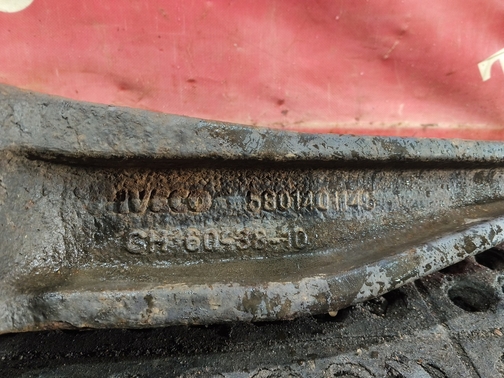 Кронштейн пневморессоры левый