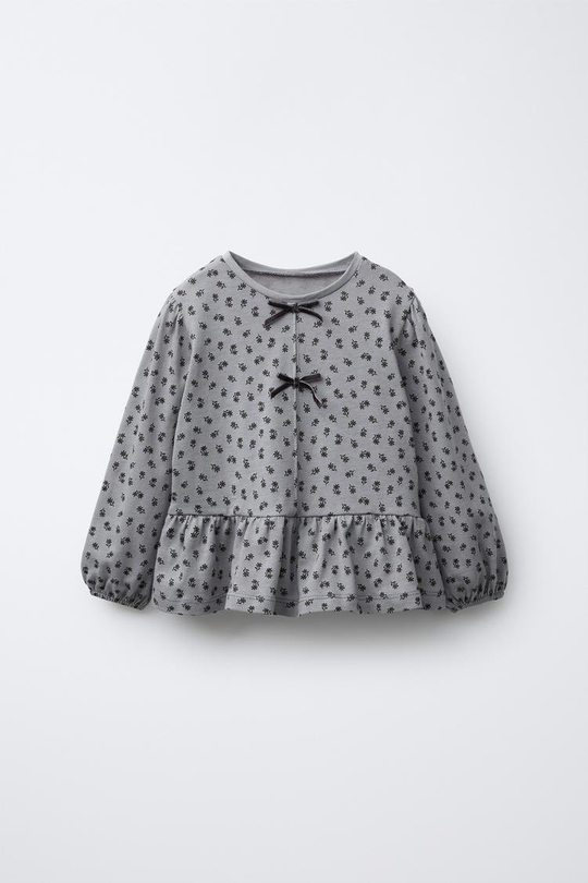 ZARA ФУТБОЛКА С ЦВЕТОЧНЫМ ПРИНТОМ И БАРХАТНЫМ БАНТОМ, СЕРЫЙ