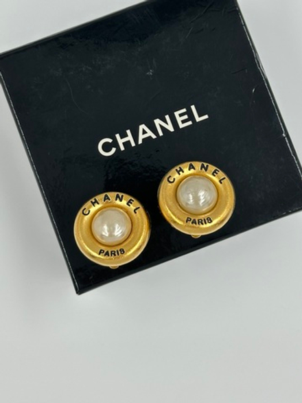 Клипсы с «жемчугом» Chanel