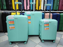 Чемодан Средний (М) полипропилен "Mironpan" съёмные колёса