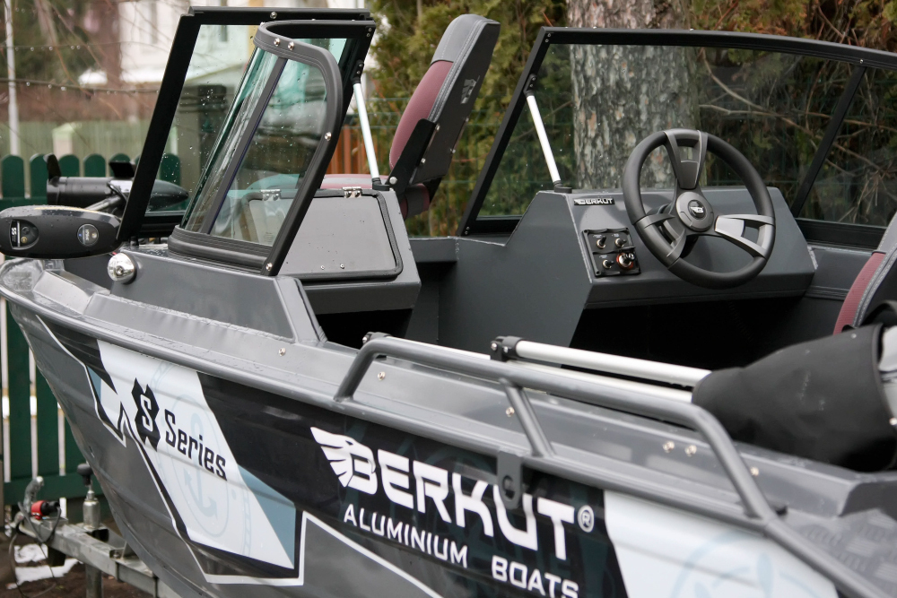 Лодка Berkut S-FISHER