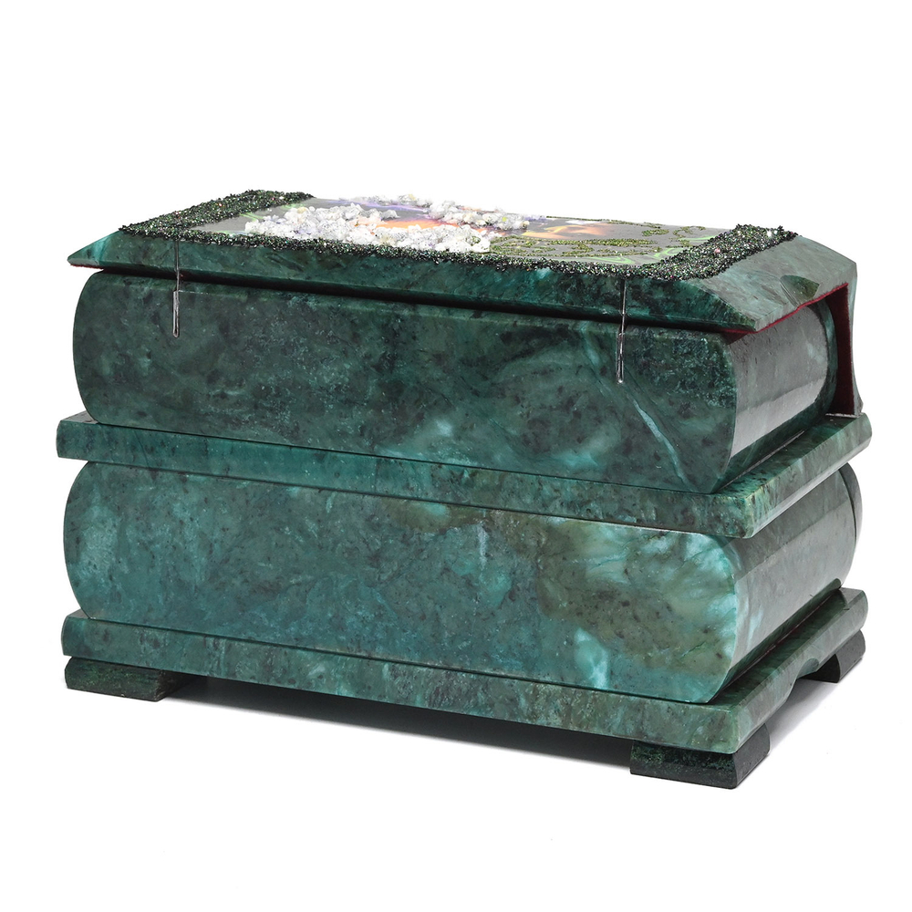 Ларец из змеевика двухярусный, панно "Хозяйка медной горы - Зима" 200*120*130мм