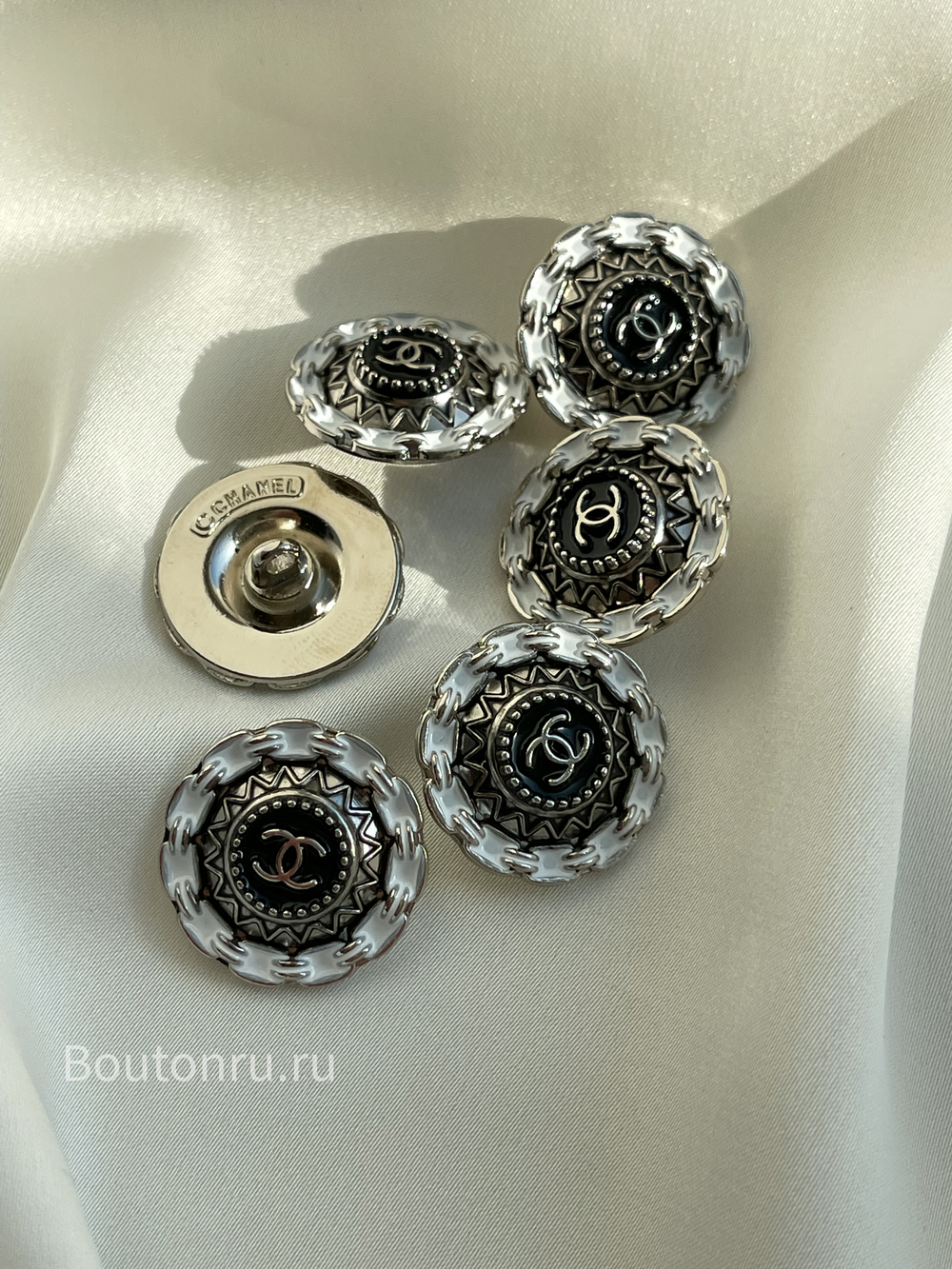 Пуговицы Шан. серебро черно-белая эмаль