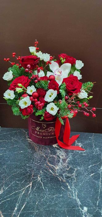 Новогодний букет в Шляпной коробке