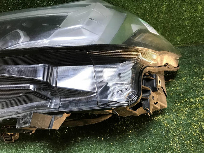 Битая Фара левая Subaru Outback 6 (2019-2022) LED