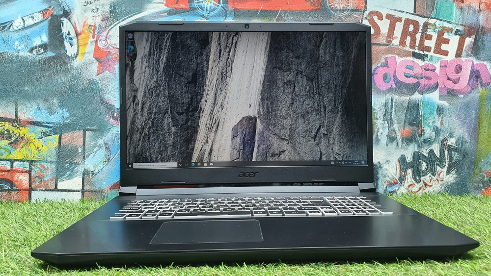 Игровой 17" Acer Ryzen7/16 Gb/RTX 3070 8 Gb/144 Hz
