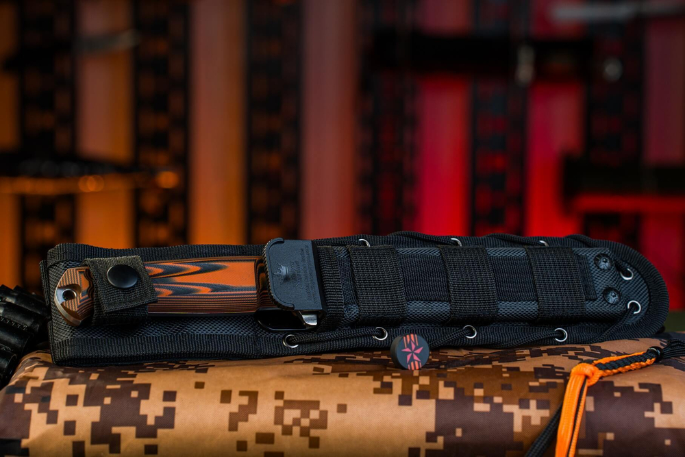 Подарочный набор: Alpha D2 Stonewash Black-Orange G10 и шкатулка 80 лет Великой Победы