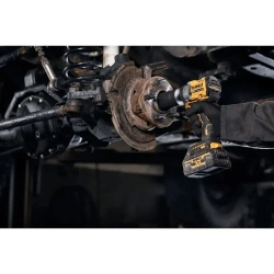 DEWALT Гайковерт аккумуляторный ударный DCF922NT 20B MAX , 3550 ударов в минуту,406/610 Нм.,Бесщеточный двигатель