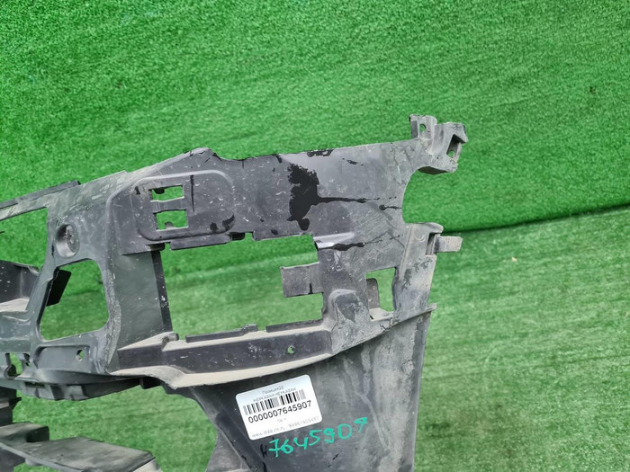 Кронштейн переднего бампера BMW 5er G30 (17-20)