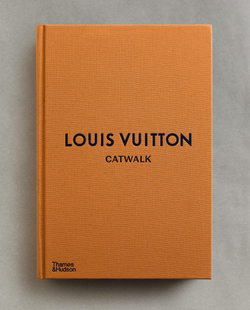 Louis Vuitton Catwalk. Полная коллекция подиумных образов (на английском языке)