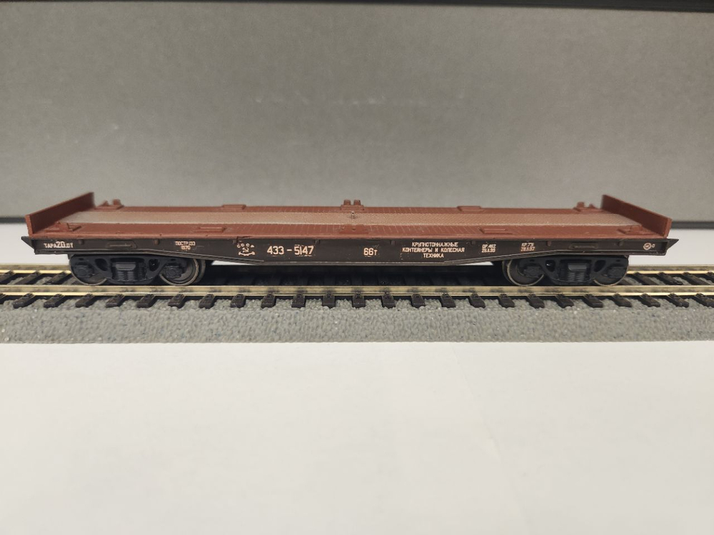 Платформа без бортов 13-401 СССР со следами эксплуатации в масштабе 1:87