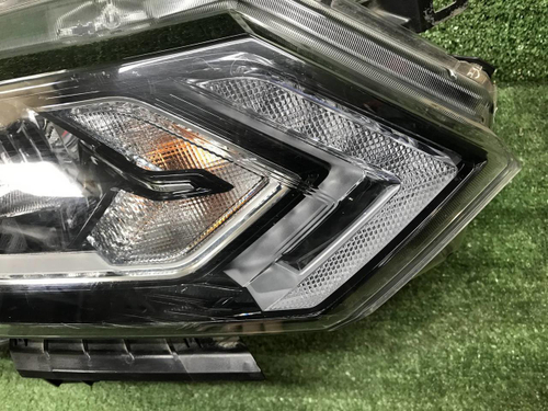 Фара правая Nissan Qashqai j11 17-23 галоген