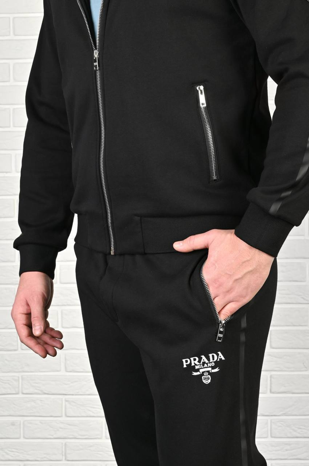 Прогулочный костюм Prada