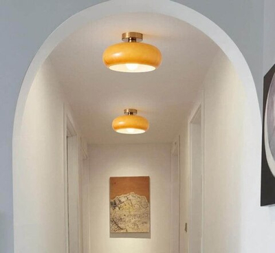 подвесная люстра в тёплом янтарном стекле