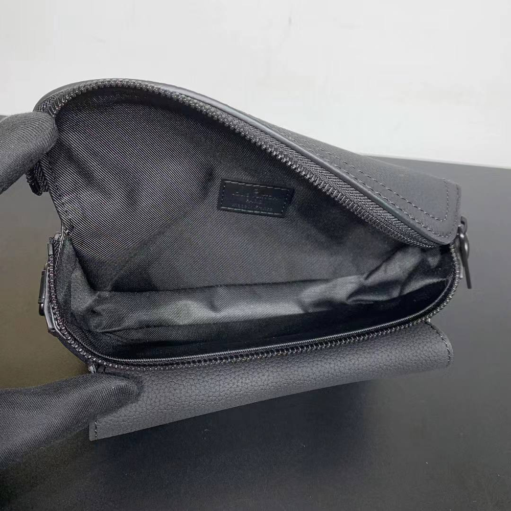 Сумка-мессенджер Louis Vuitton