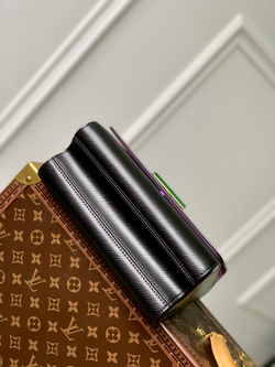 Louis Vuitton Twist MM