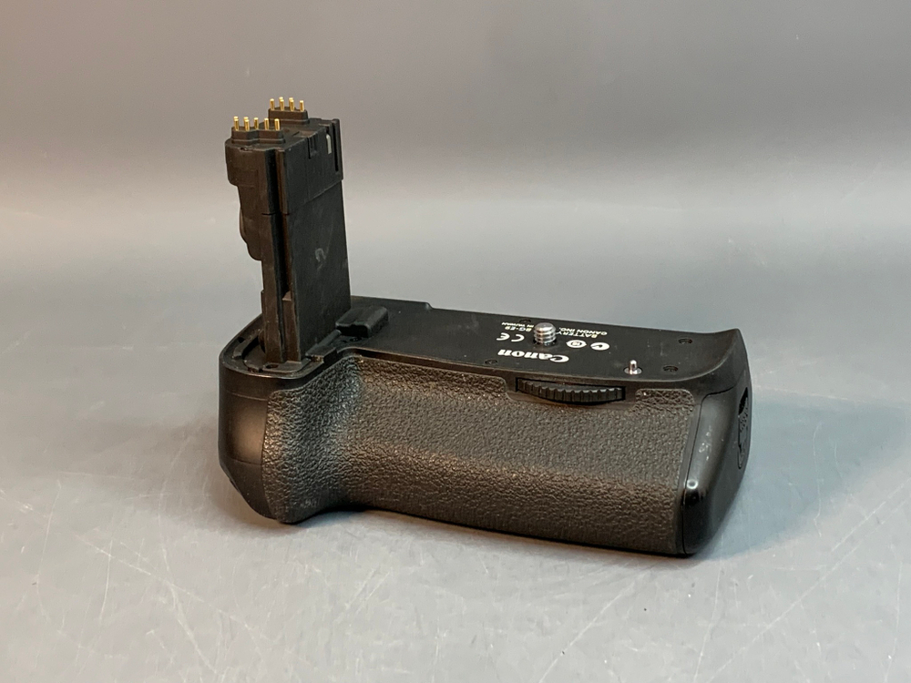 Canon BG-E9