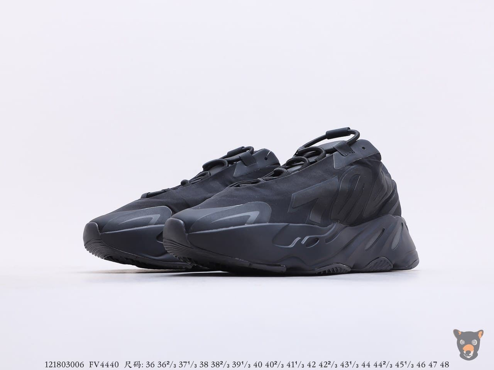 Кроссовки Yeezy Boost 700 MNVN "Triple Black"