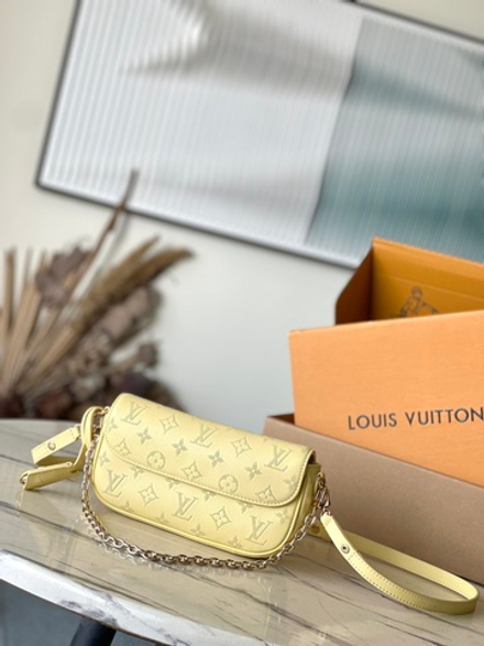 Louis Vuitton Ivy Wallet On Chain Bag