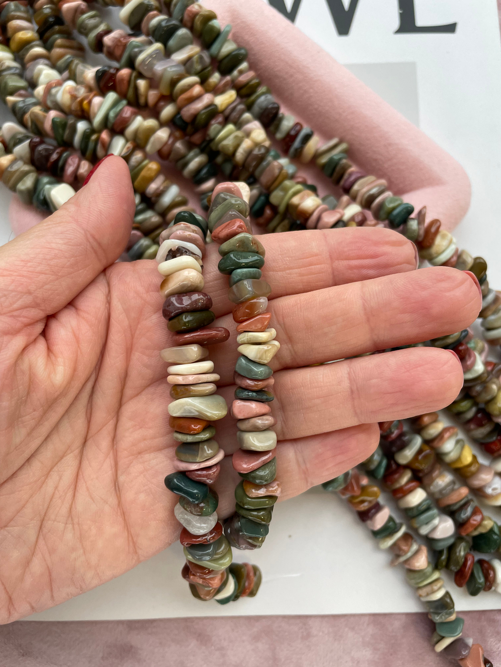 Нить бусин из яшмы 9-11мм, галтовка