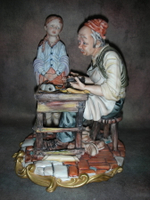 Статуэтка. Фарфор. У Сапожника. Capodimonte. Италия