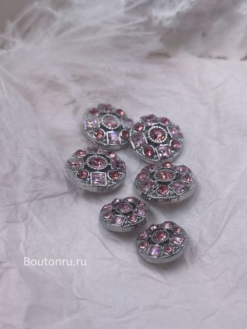 Пуговицы серебристые с розовыми камнями стразами