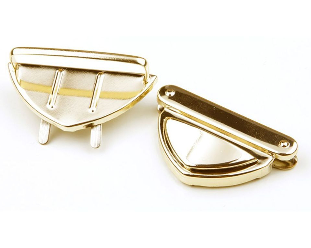 Замок портфельный треугольный на винтах  33 x 50 мм. (золото)