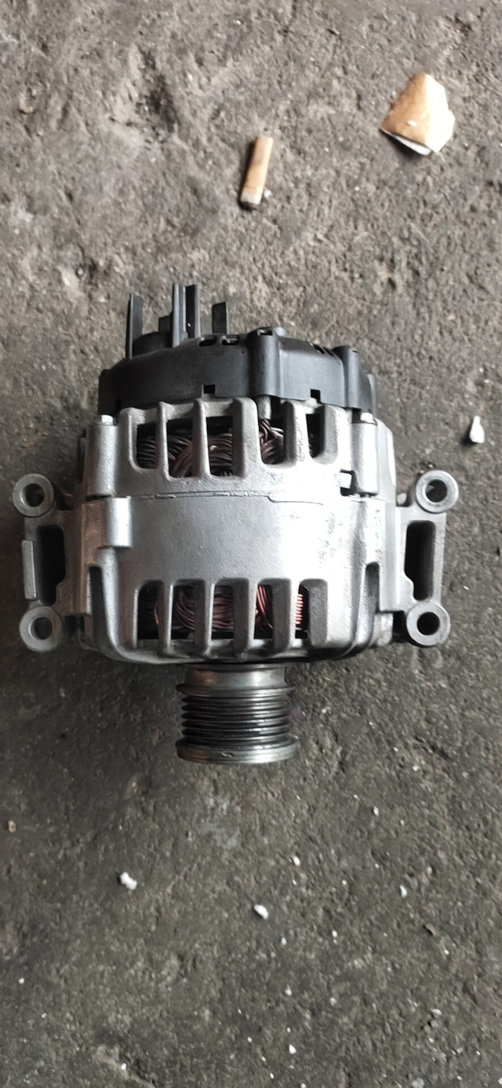 Генератор для Audi A4L, A5, A7, Q3, Q5, Q7, A6L оригинал