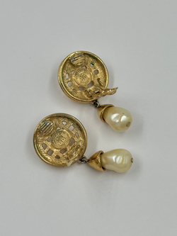 Клипсы с «жемчужными» подвесками Givenchy