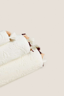 ZARA HOME ЖАККАРДОВОЕ ПОЛОТЕНЦЕ С КИСТОЧКАМИ, СЛОНОВАЯ КОСТЬ