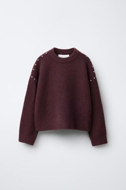 ZARA ВЯЗАНЫЙ СВИТЕР С ЗАКЛЕПКАМИ, БУРГУНДИ