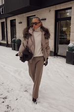 Пуховик оверсайз укороченный с капюшоном